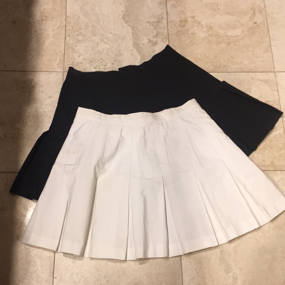 2 LIKE NEW  TENNIS SKIRTS in Black and White size 10 Waist 26 Length 15